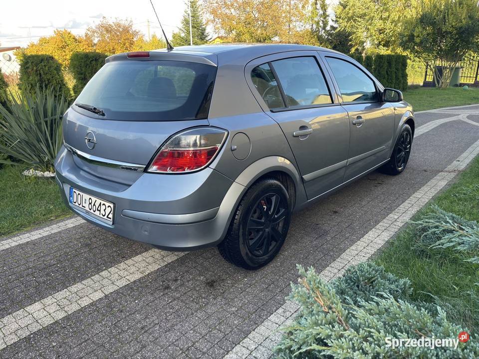 Astra j 2009 benzyna mały przebieg zadbana manualna