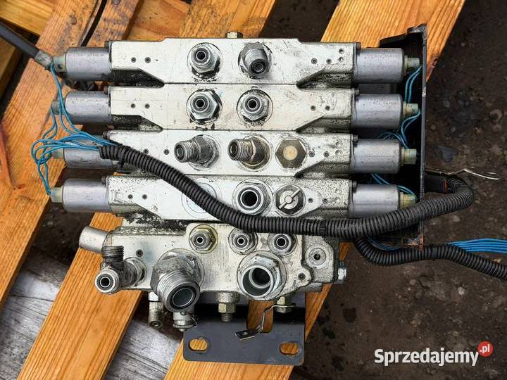 Rozdzielacz hydrauliczny czterosekcyjny HYSTER Antonie