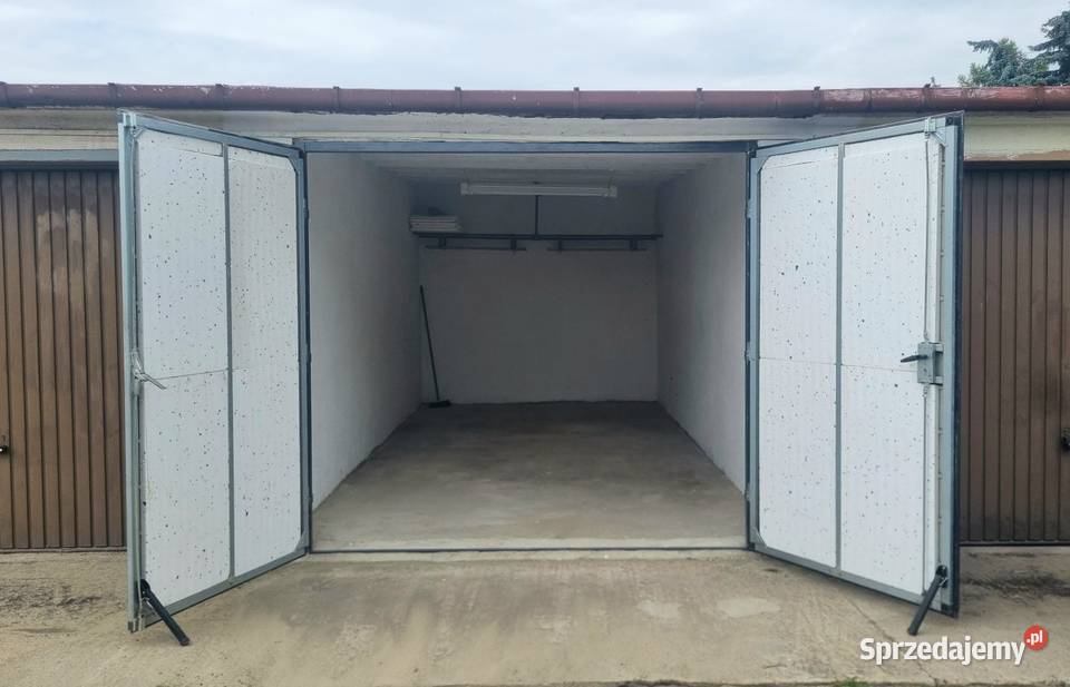 Garaż Legionowo Czarnieckiego prąd