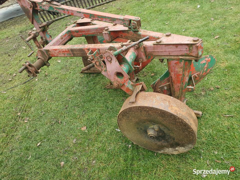 Sprzedam pług trzy skibowy nieuszkodzony Mielec sprzedam