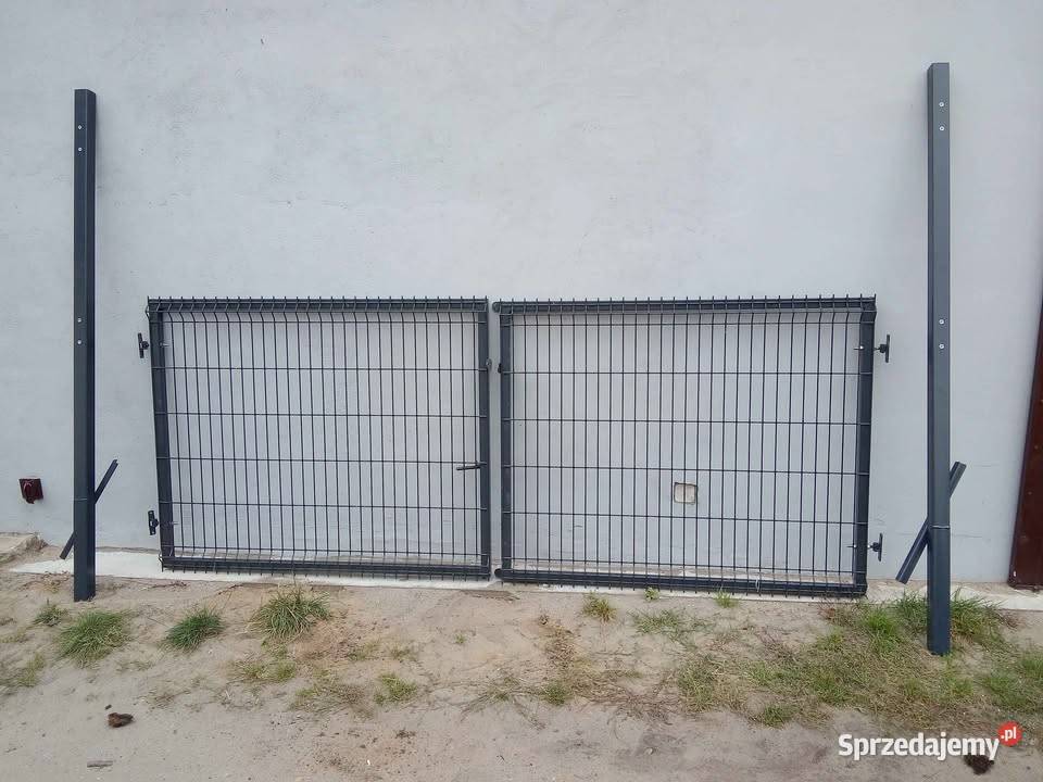 Brama dwuskrzydłowa 300 x125 z słupkami w