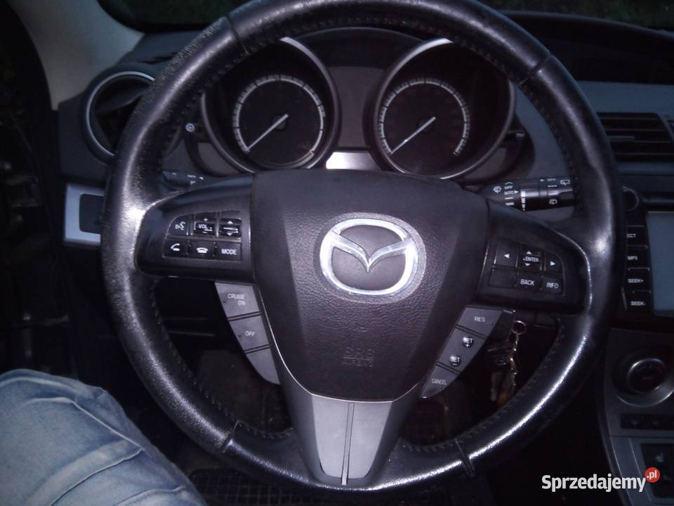 samochód osobowy MAZDA 3 Radwanice