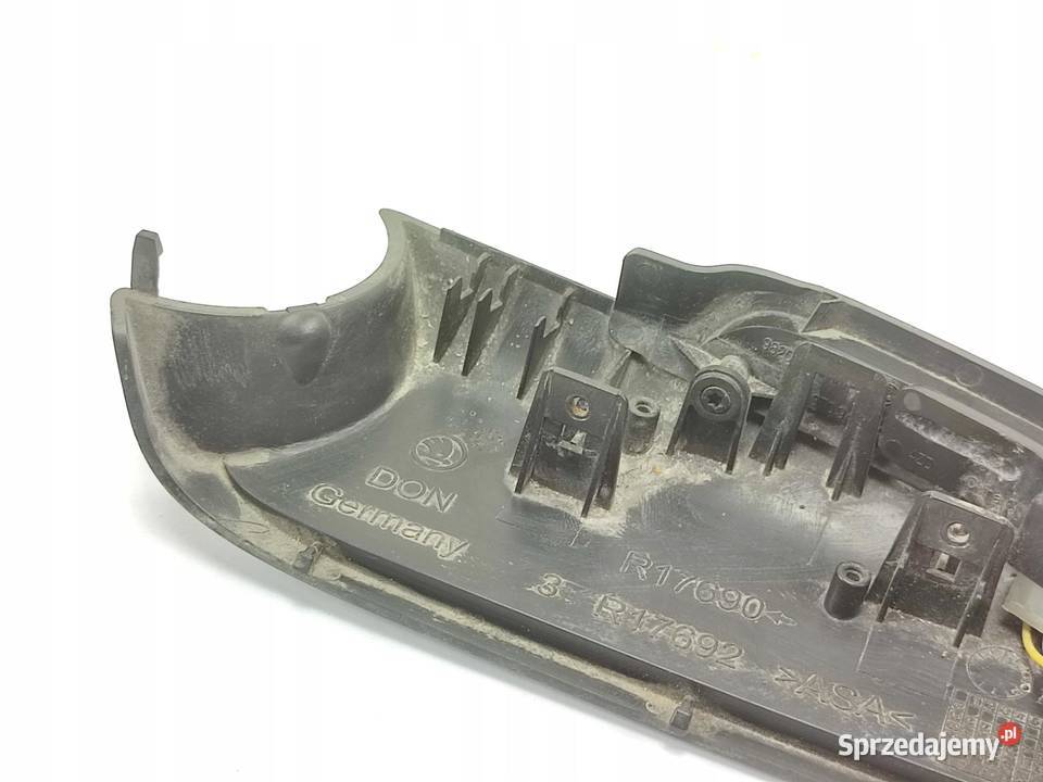 KIERUNKOWSKAZ PRAWY OBUDOWA SKODA SUPERB II 0815 Kierunkowskazy lubelskie