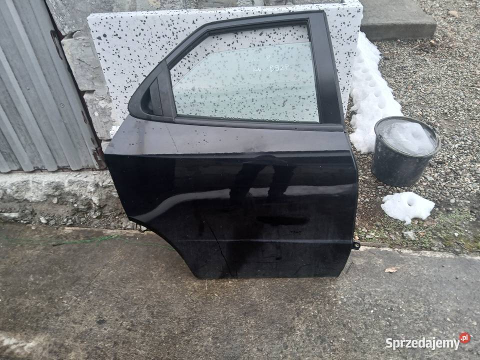 Drzwi prawy tył Honda Civic VIII 8 UFO 5D lak Radłów