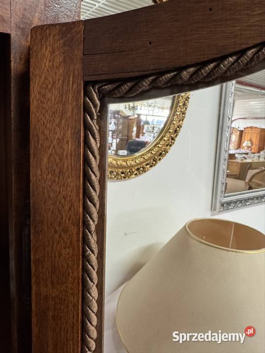 Wąska przeszklona witryna z drewnianymi półkami Ełk sprzedam