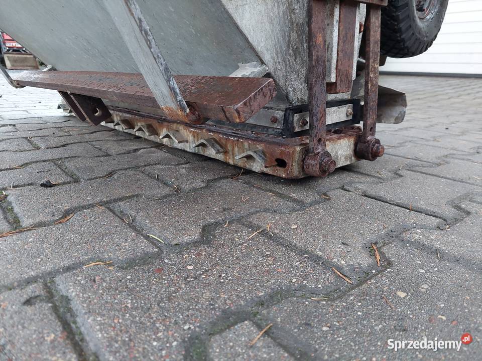 Lindstroms LS300 piaskarka posypywarka Łubowo