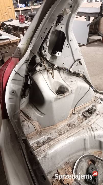 Toyota Yaris błotnik prawylewy