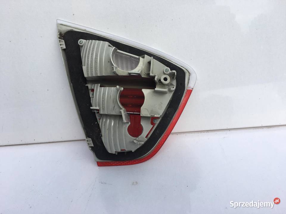 BMW 3 E90 PRAWA LAMPA W KLAPĘ Ostroróg