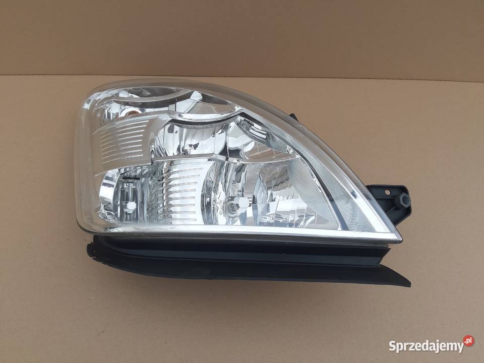 IVECO DAILY REFLEKTOR PRAWY LAMPA PRAWA 69500010 dostawcze Trzciel sprzedam