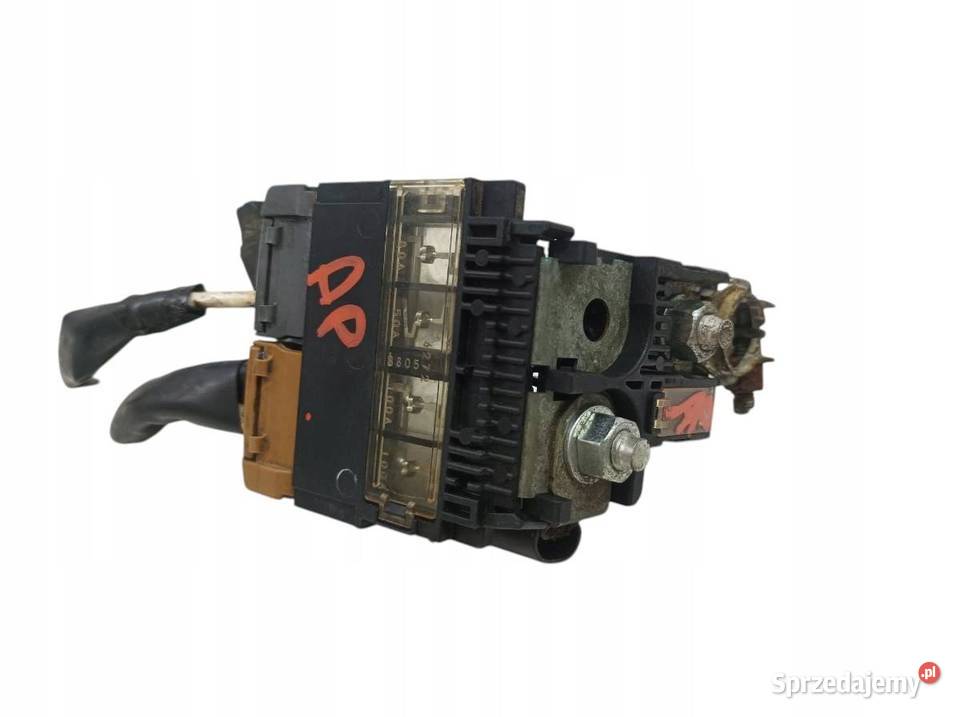 SKRZYNKA BEZPIECZNIKÓW AKUMULATORA MK7 Suzuki