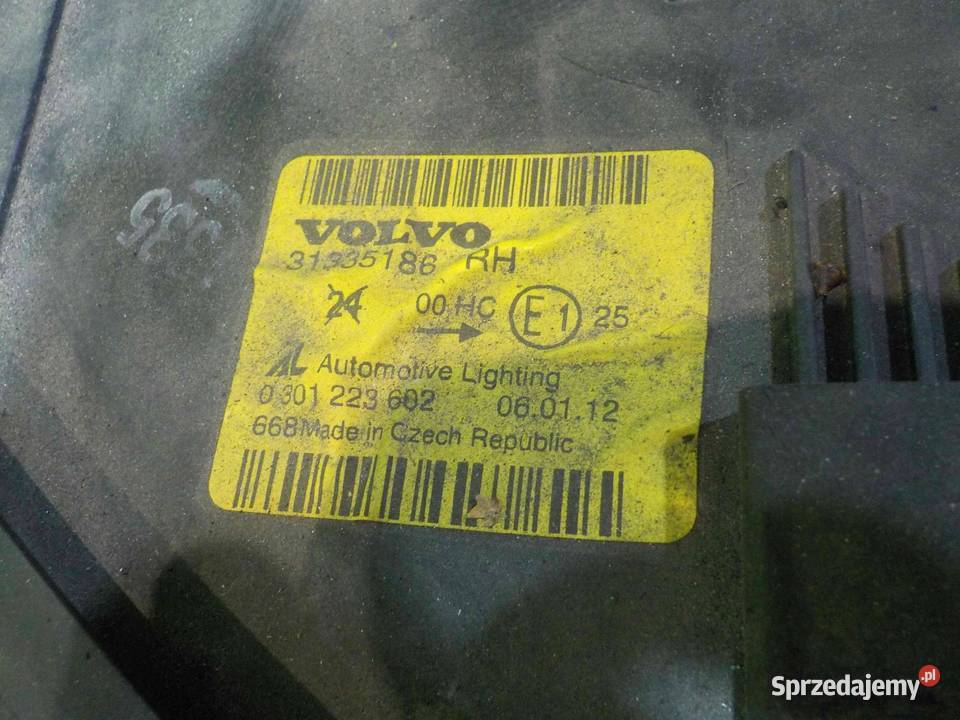 VOLVO C70 II 09r lampa prawa przod 31335186 Lampy przednie Suków