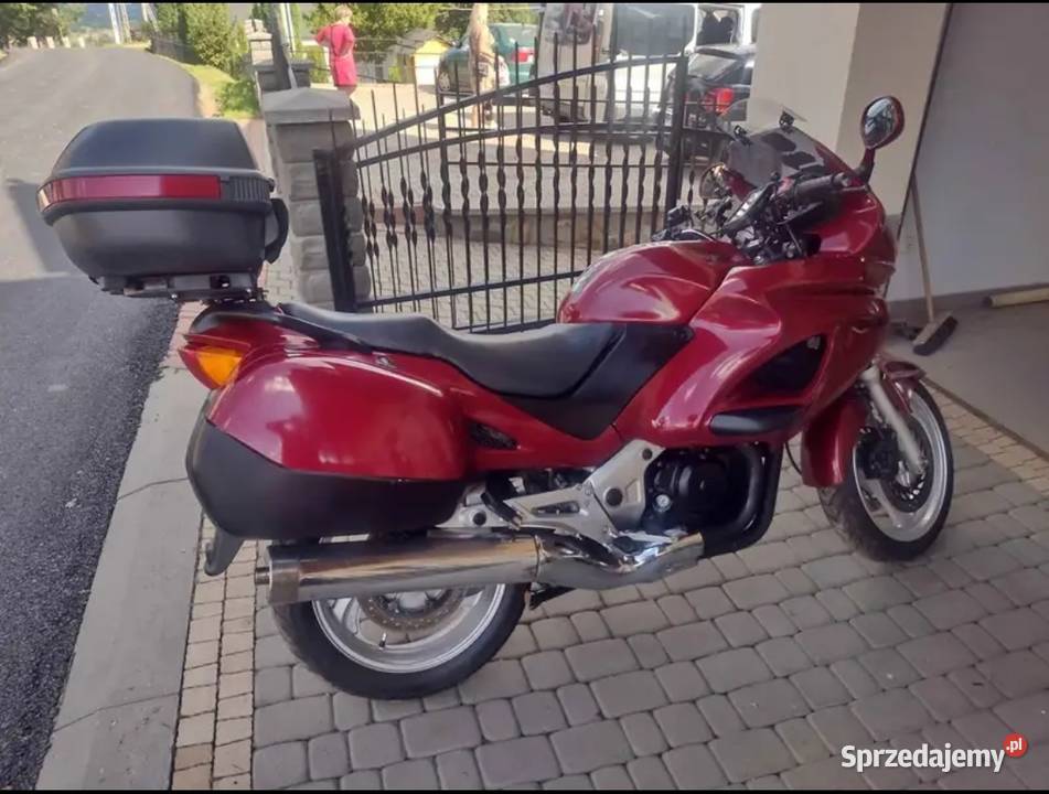 Honda NVT 650 Poronin