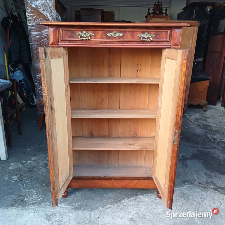 Zabytkowa Bieliźniarka w stylu Eklektycznym