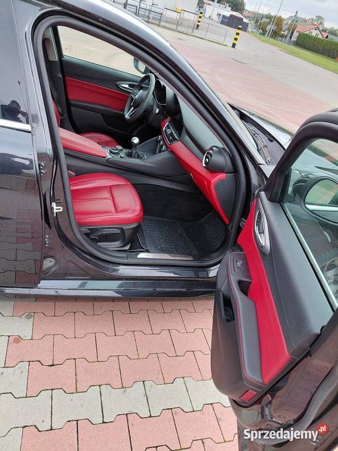 Alfa Romeo Giulia piękne wnętrze czarna perła lubelskie Biłgoraj