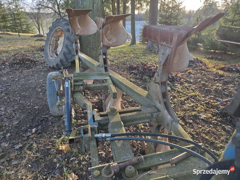 Pług obracalny produkcji francuskiej Poluńce