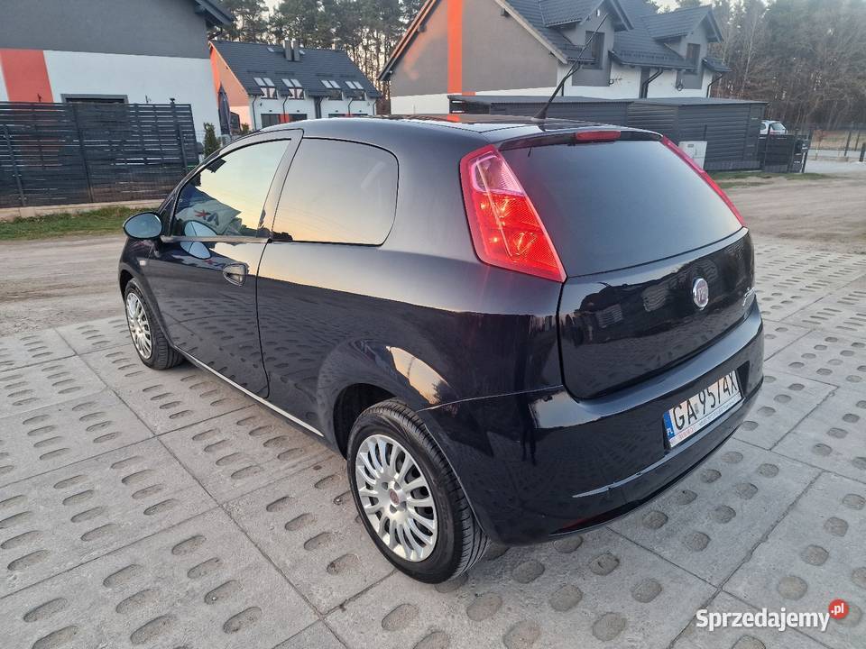 Fiat GrandePunto 14benzSalonPL1właściciel centralny zamek