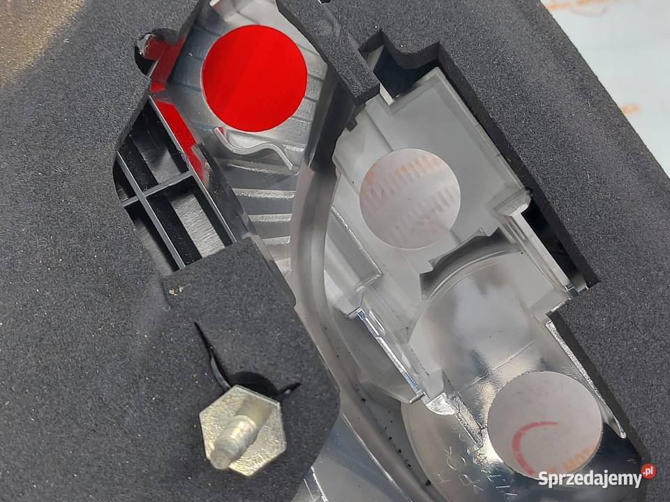 VOLVO C30 12r lampa prawa tył 31213914 Kielce