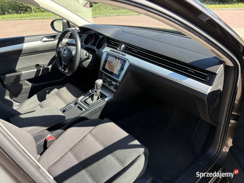 Volkswagen Passat B8 20tdi 150 DSG sedan 2018 światła do jazdy dziennej Jelcz-Laskowice