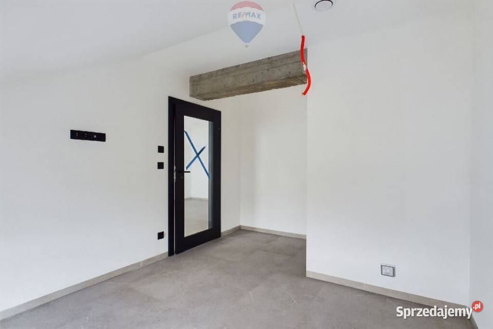 Prestiżowe biuro branży Nieruchomości parking Nowy Targ