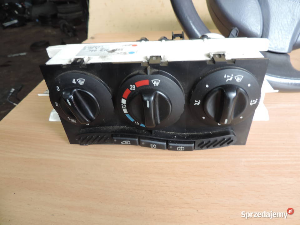 Panel Nawiewu Mercedes AKLASA W168 1688300485 Rok produkcji 2000