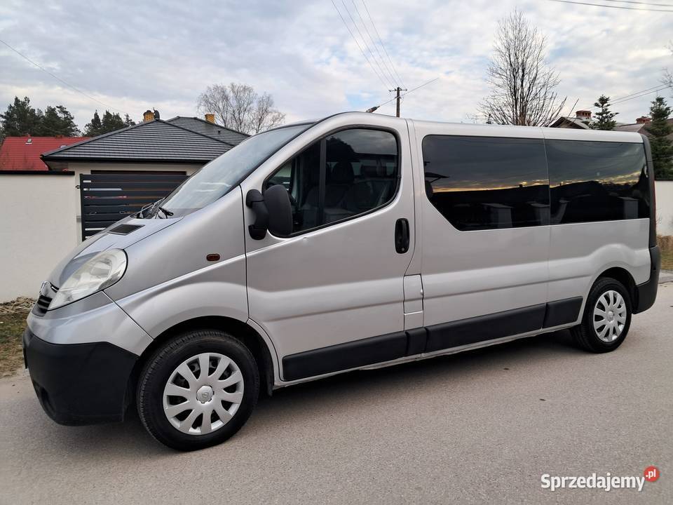 Opel vivaro 20 CDTi Klimatyzacja LONG 9osób stan Końskie sprzedam