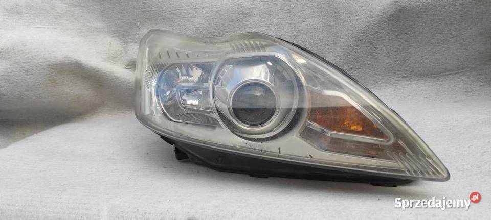 Lampa przednia REFLEKTOR XENON PRAWY FORD FOCUS osobowe Lampy przednie
