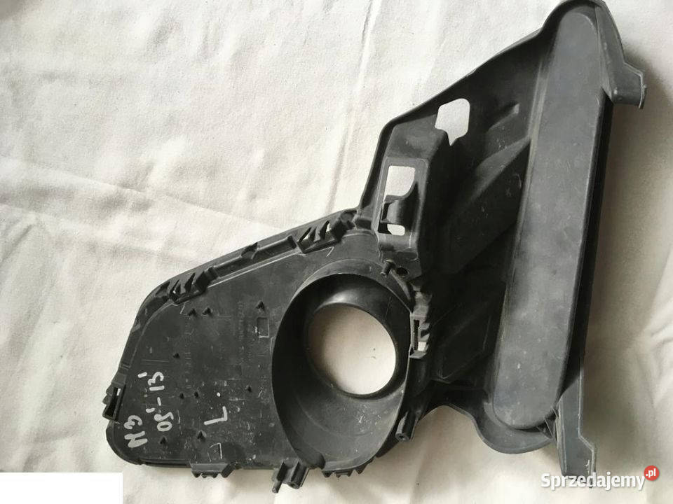 Mazda 3 BL 2012 ramka halogenu kratka LEWA BGV4 osobowe Kozubszczyzna