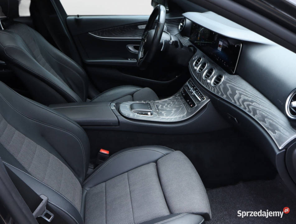 Mercedes E E 300 de Piaseczno