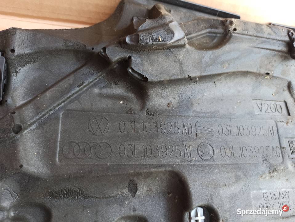 Pokrywa silnika VW Golf VI 20 TDI 03L1039251AD Bolesławiec