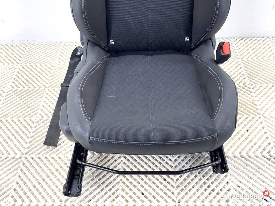 FOTEL PRAWY PRZÓD OPEL CORSA F Hatchback