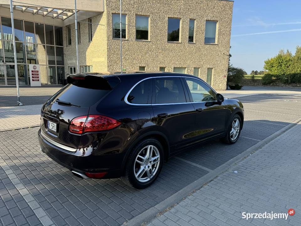 Porsche Cayenne SHybrid niski przebieg hybryda regulowane zawieszenie Modlniczka