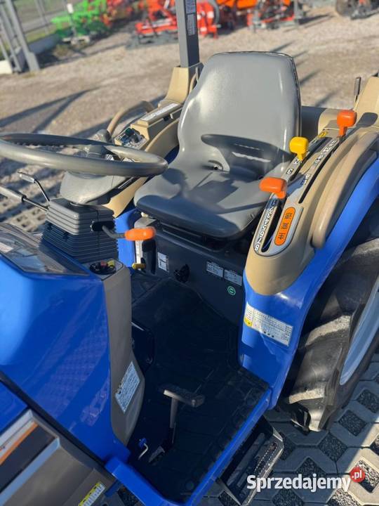 ISEKI Hunter 233 23hp 4x4 Power Shift Biskupice