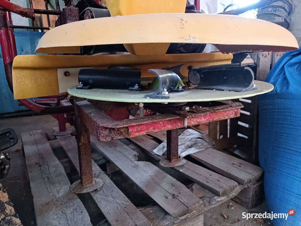 Rozsiewacz POM Motyl 04m3 600 nieuszkodzony Lebiedziew