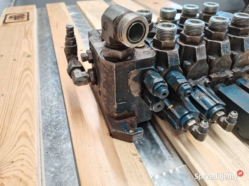 Holland LM 5080 Rozdzielacz hydrauliczny Wilkowo