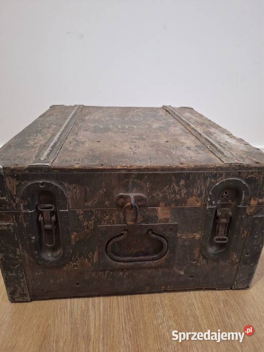 Stara niemiecka oryginalna skrzynia wojskowa