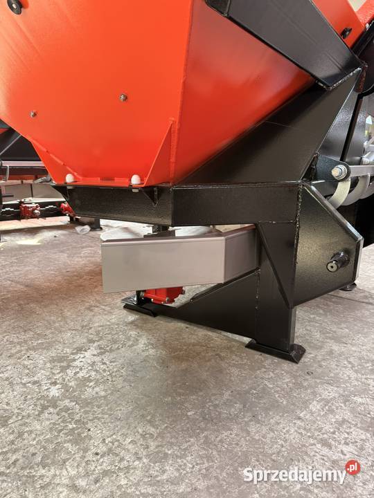 Polski rozsiewacz dwutalerzowy DEMAROL Kalisz sprzedam