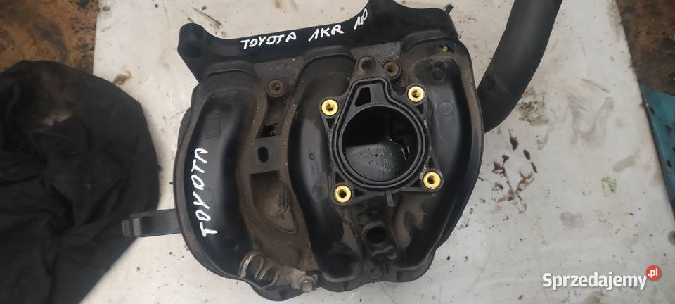 TOYOTA YARIS AYGO 10 1KR Y52 kolektor ssący
