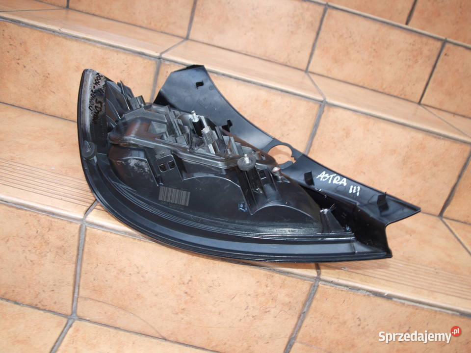 Opel Astra 3 H lampa prawa tył hatchback 2004 Kalisz