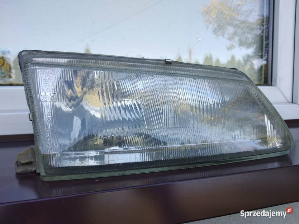 Peugeot 106 lampa przednia prawa reflektor przód