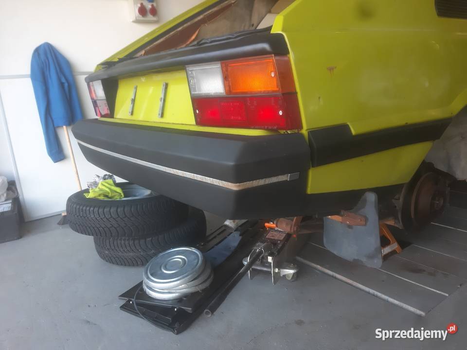 Piekny zderzak tyl polonez pierwsza seria 79 pomorskie Brusy