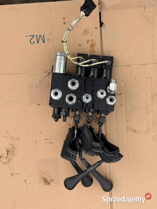 Rozdzielacz hydrauliczny komatsu still Części maszyn i innych pojazdów śląskie Antonie sprzedam
