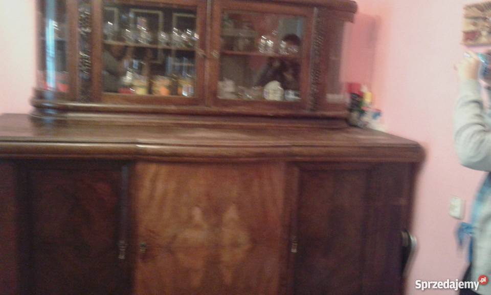 Kredens ponad 100 letni