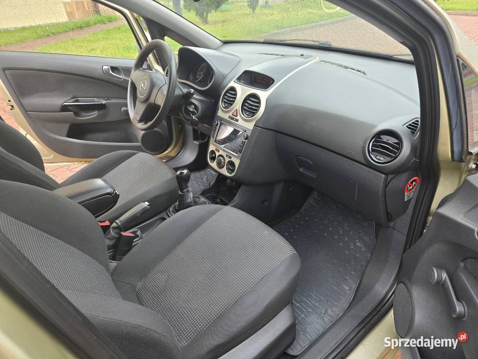 Opel Corsa D 12 benzyna 2009 nieuszkodzony Łódź