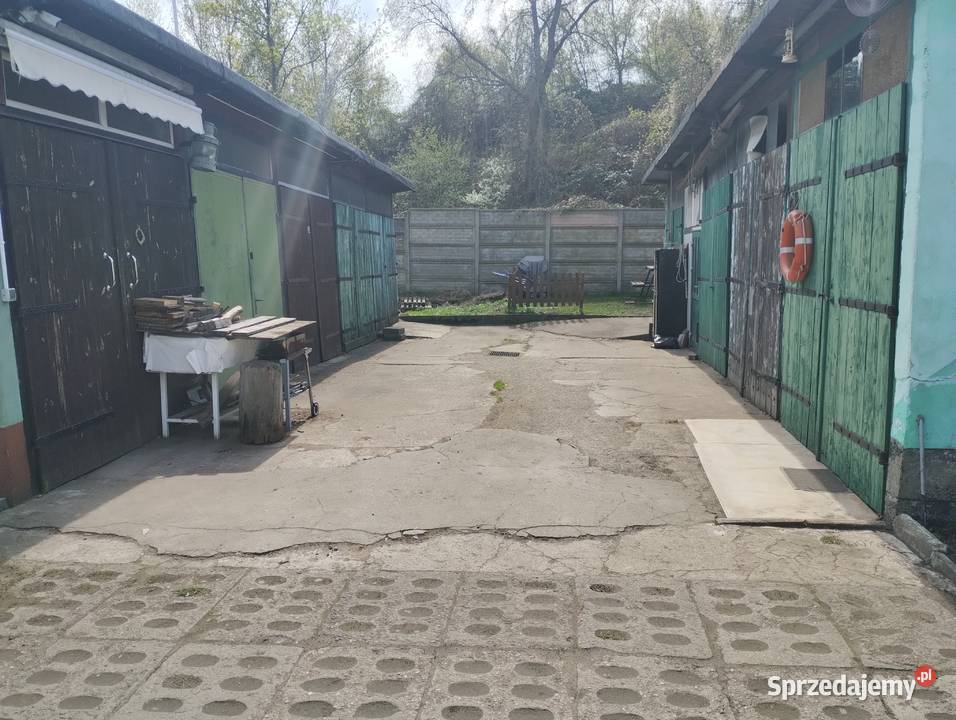 Hangar na przystani z miejscem w wodzie na zachodniopomorskie
