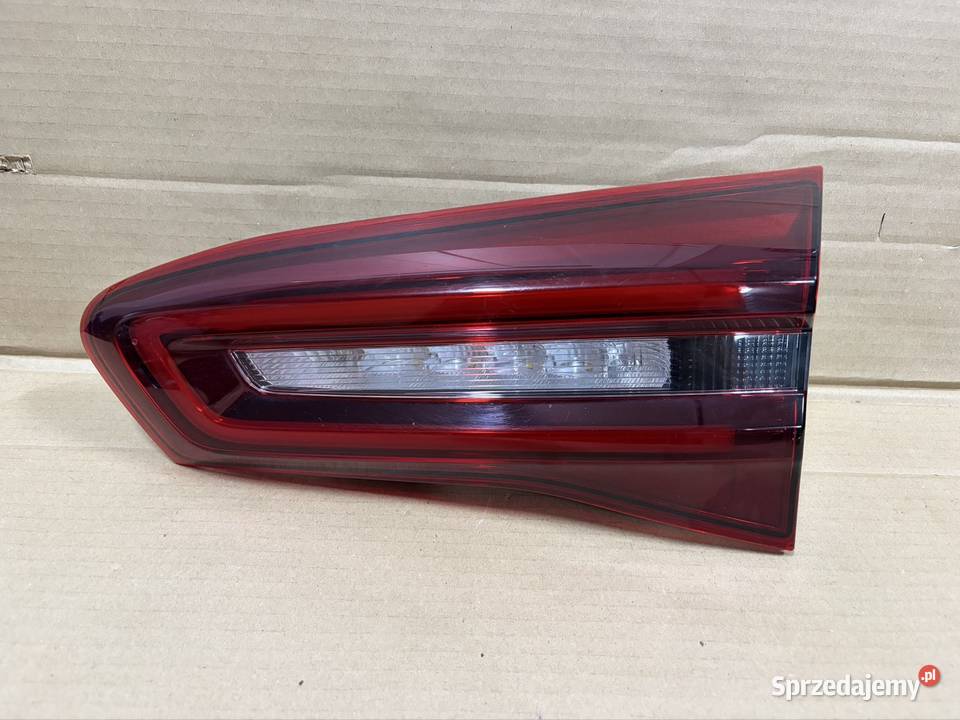 LAMPA W KLAPĘ PRAWY TYŁ FORD FOCUS MK4 LIFT osobowe Drezdenko