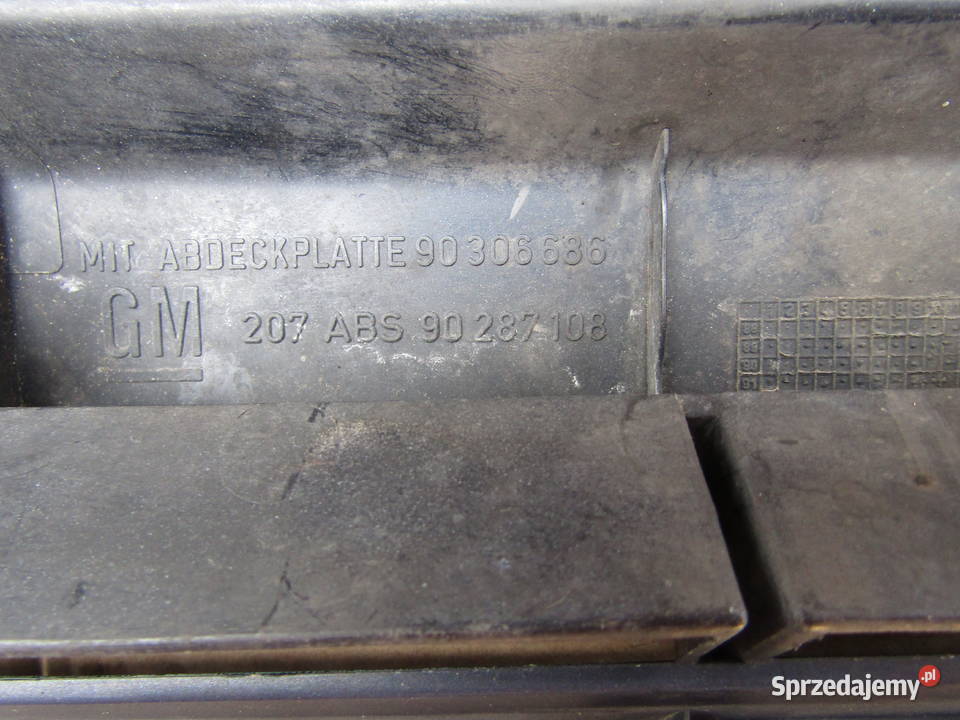 ATRAPAGRILL OPEL VECTRA A 1988 92r 90306686 Rok produkcji 1989 Mysłaków