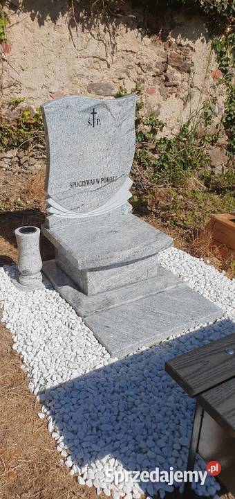 Mały jasny nagrobek urnowy 50x50 podstawa granit Pozostałe Świdnica