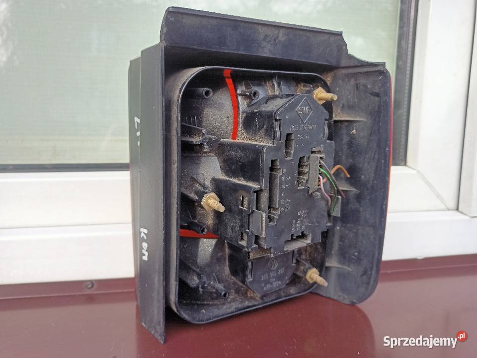VW Passat B4 kombi lampa tył tylna lewa w Sieradz sprzedam