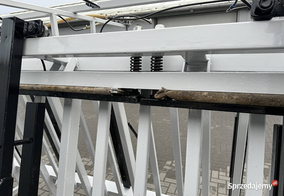 Prasa pneumatyczna trapezowa dwustronna TechFa Sierakowice