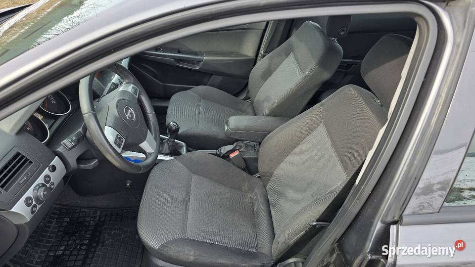 Opel Astra sedan 16 benzyna bluetooth Gliwice sprzedam